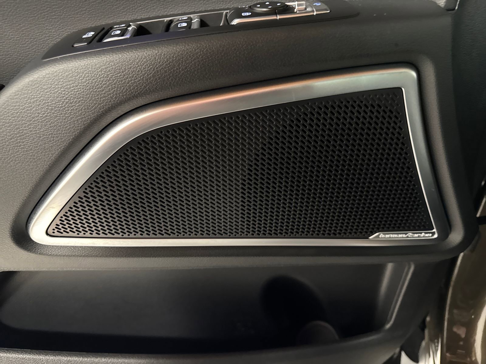 Used 2025 Kia Telluride SX Prestige AWD/4WD image 17