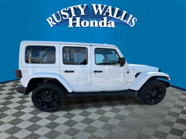 Used 2021 Jeep Wrangler Unlimited Sahara w/ Cold Weather Group AWD/4WD image 3