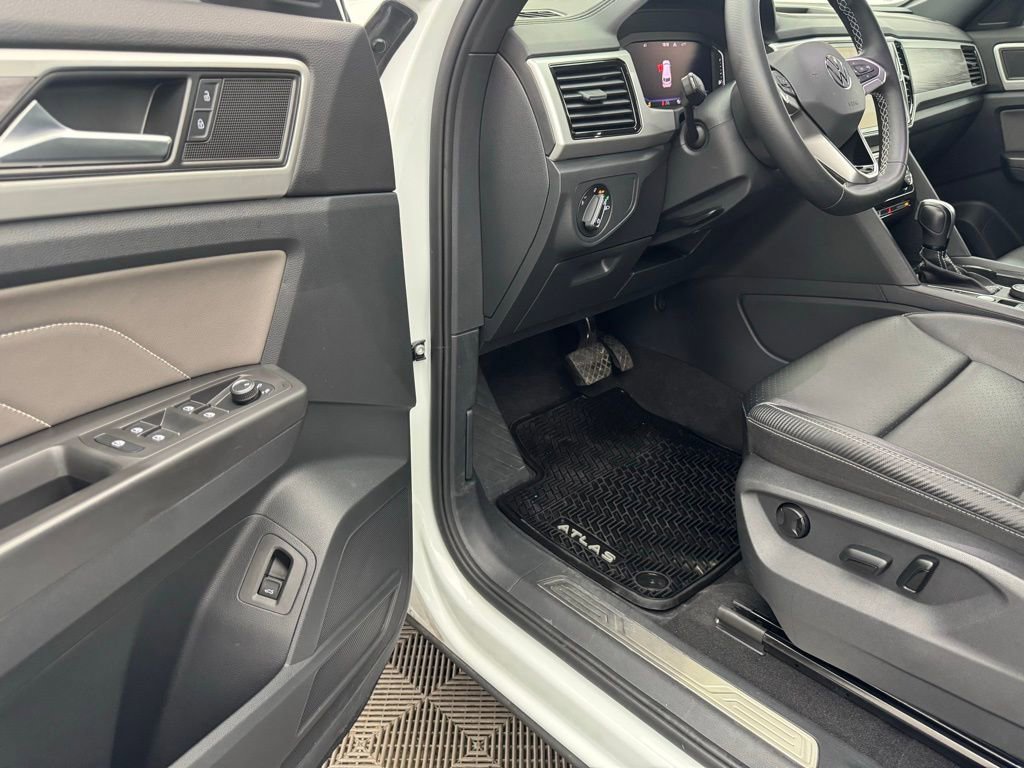 Used 2022 Volkswagen Atlas Cross Sport SE image 16