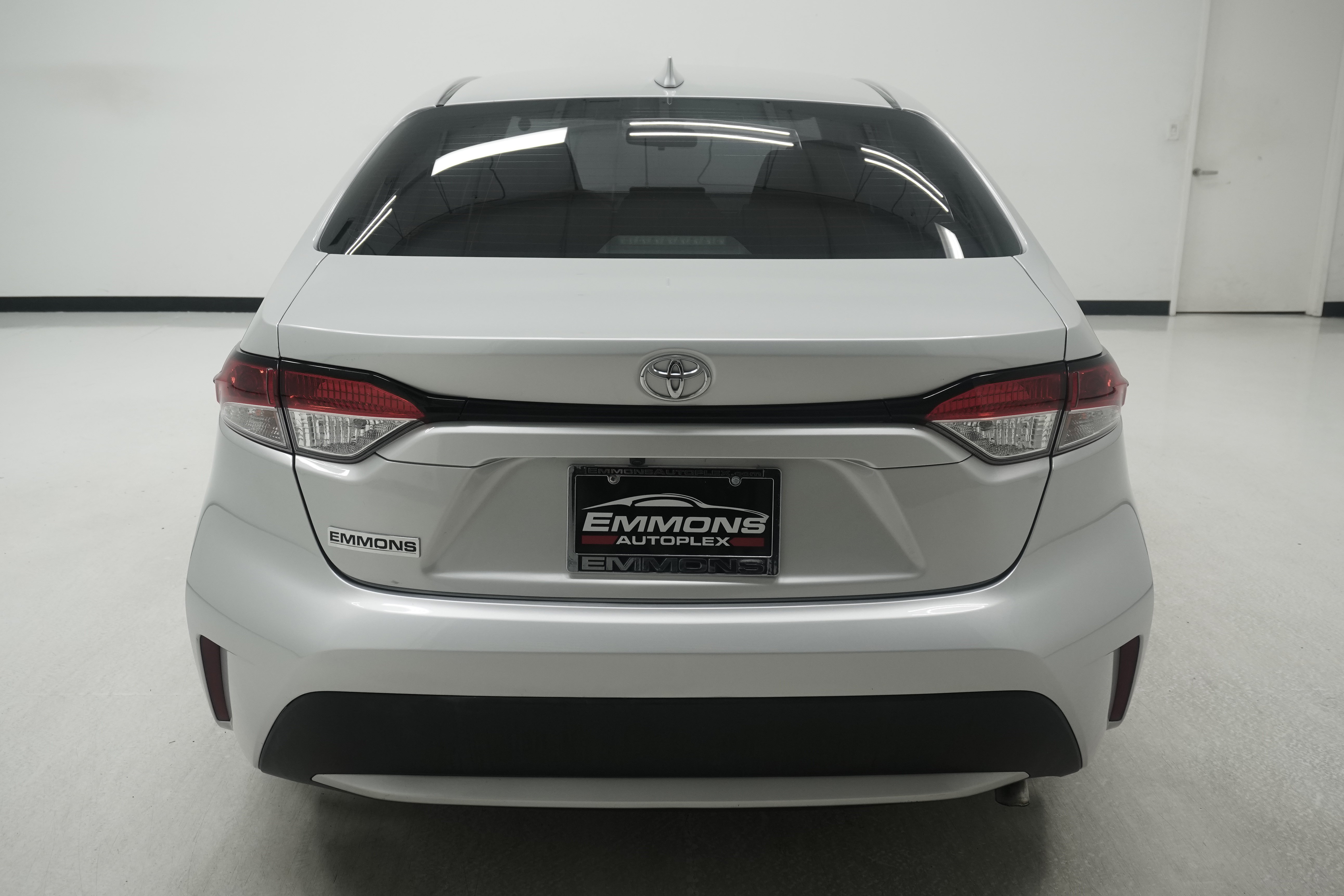Used 2020 Toyota Corolla LE FWD image 5