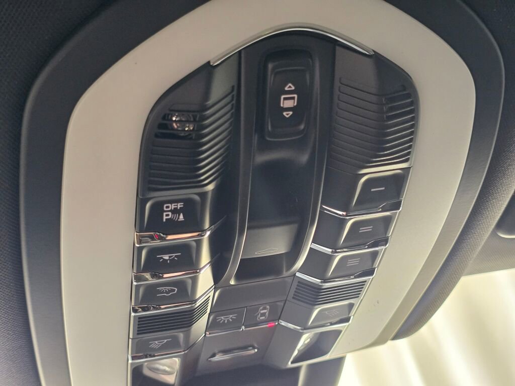 New 2025 Porsche Macan S image 33
