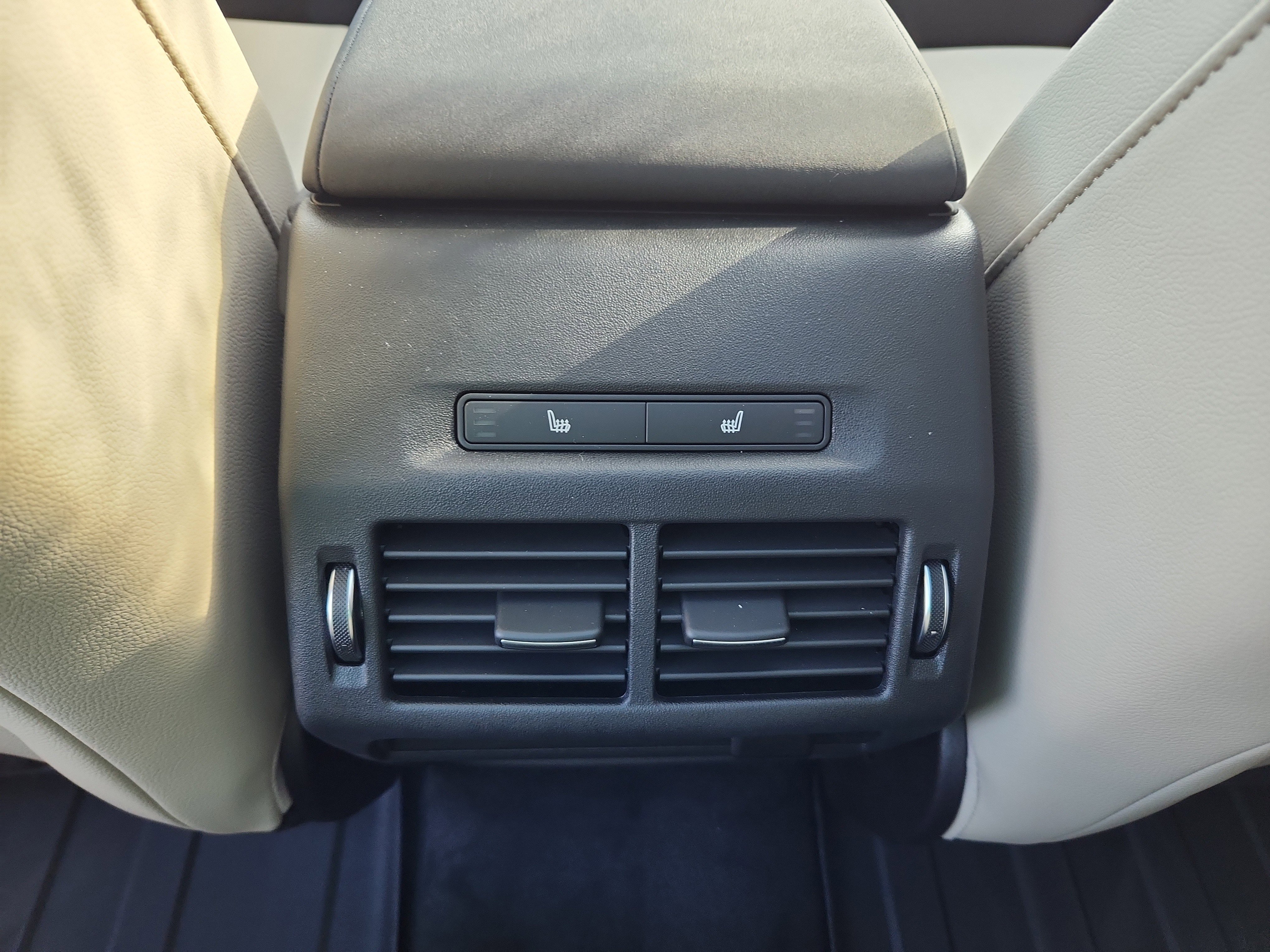 New 2025 Land Rover Discovery Sport S image 27