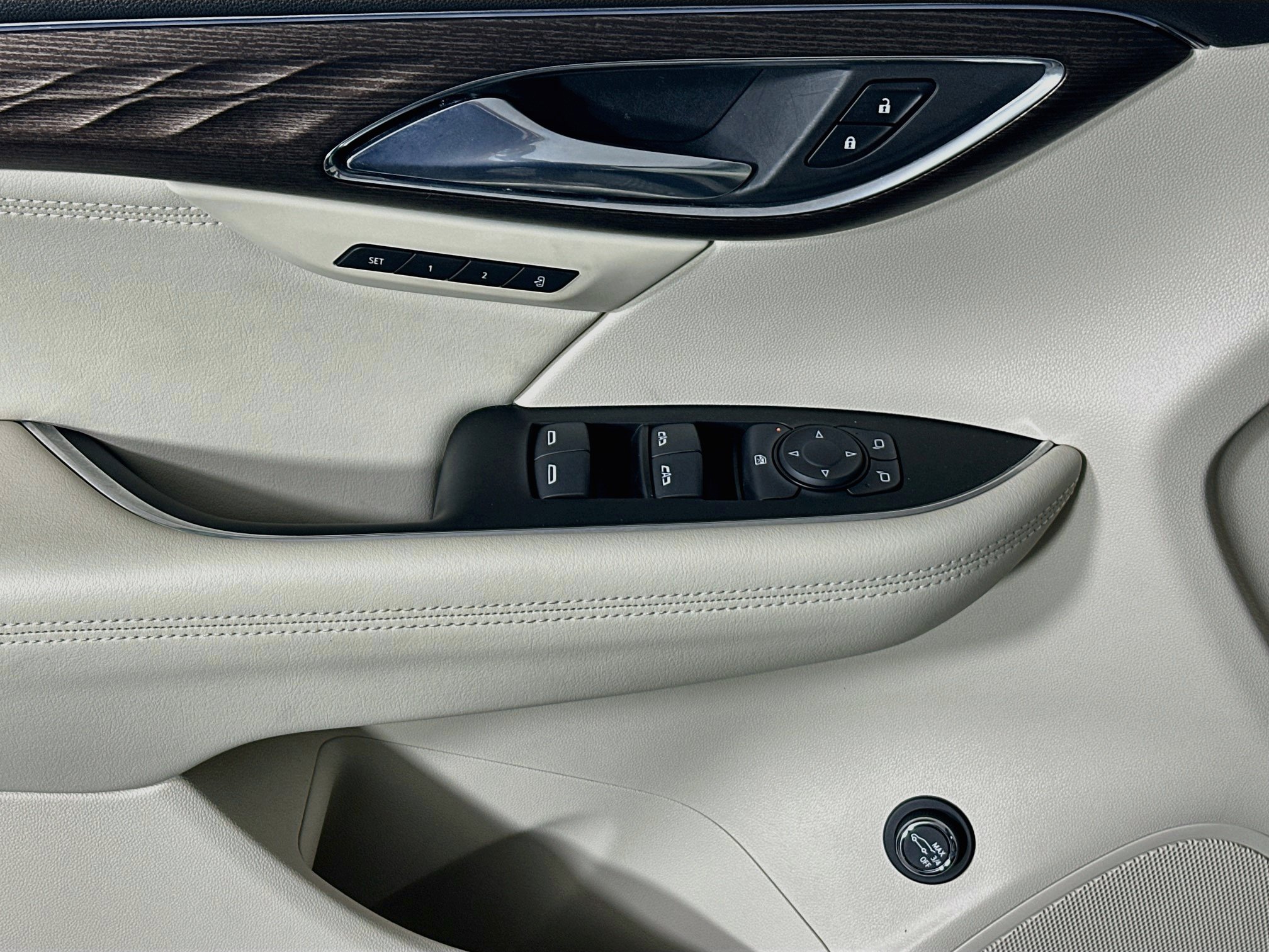 Used 2023 Buick Envision Avenir FWD image 14