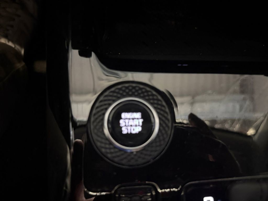 Used 2025 Kia Niro EX Touring image 28