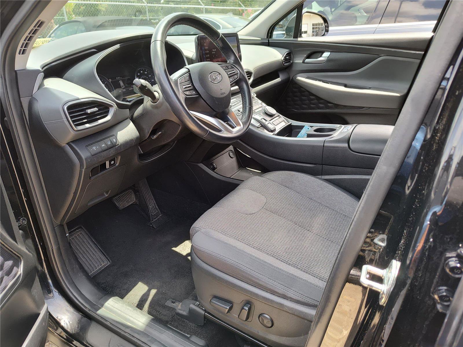 Used 2023 Hyundai Santa Fe SEL image 2