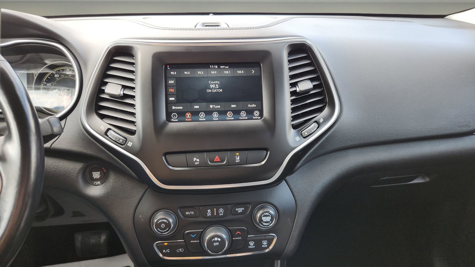 Used 2021 Jeep Cherokee Latitude Lux w/ Trailer Tow Group AWD/4WD image 7