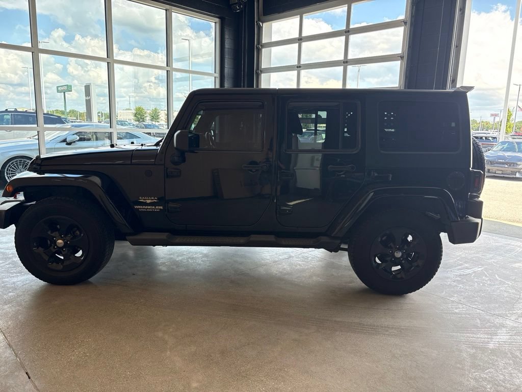 Used 2013 Jeep Wrangler Unlimited Sahara w/ Connectivity Group AWD/4WD image 8