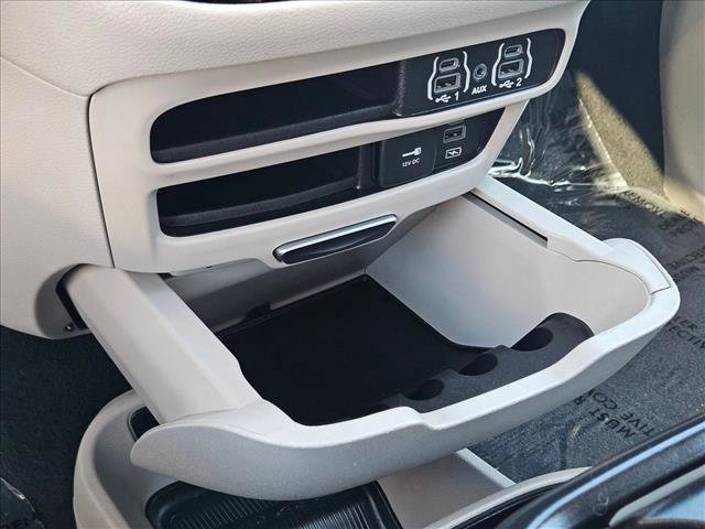 Used 2022 Chrysler Pacifica Touring-L image 19