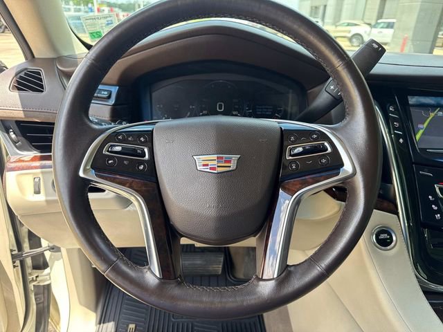 Used 2015 Cadillac Escalade ESV Luxury RWD image 30