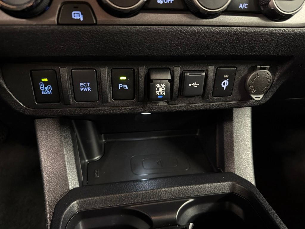 Used 2022 Toyota Tacoma TRD Off-Road w/ TRD Premium Off Road Package AWD/4WD image 15