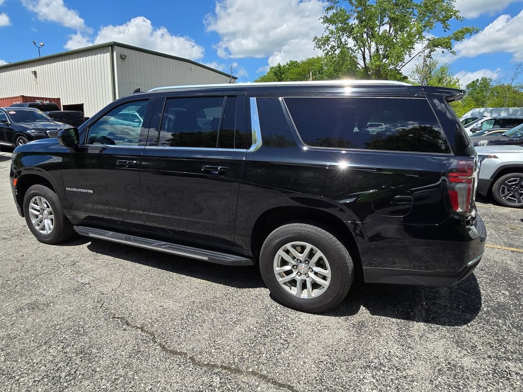 Used 2024 Chevrolet Suburban LT AWD/4WD image 4