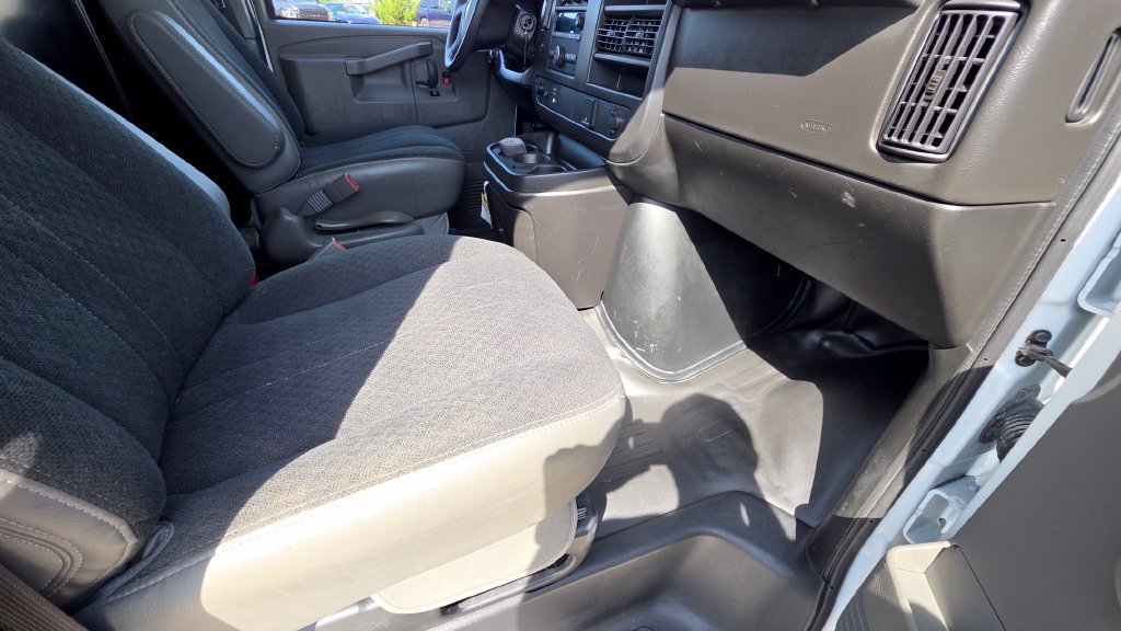 Used 2024 Chevrolet Express 2500 w/ Driver Convenience Package RWD image 12