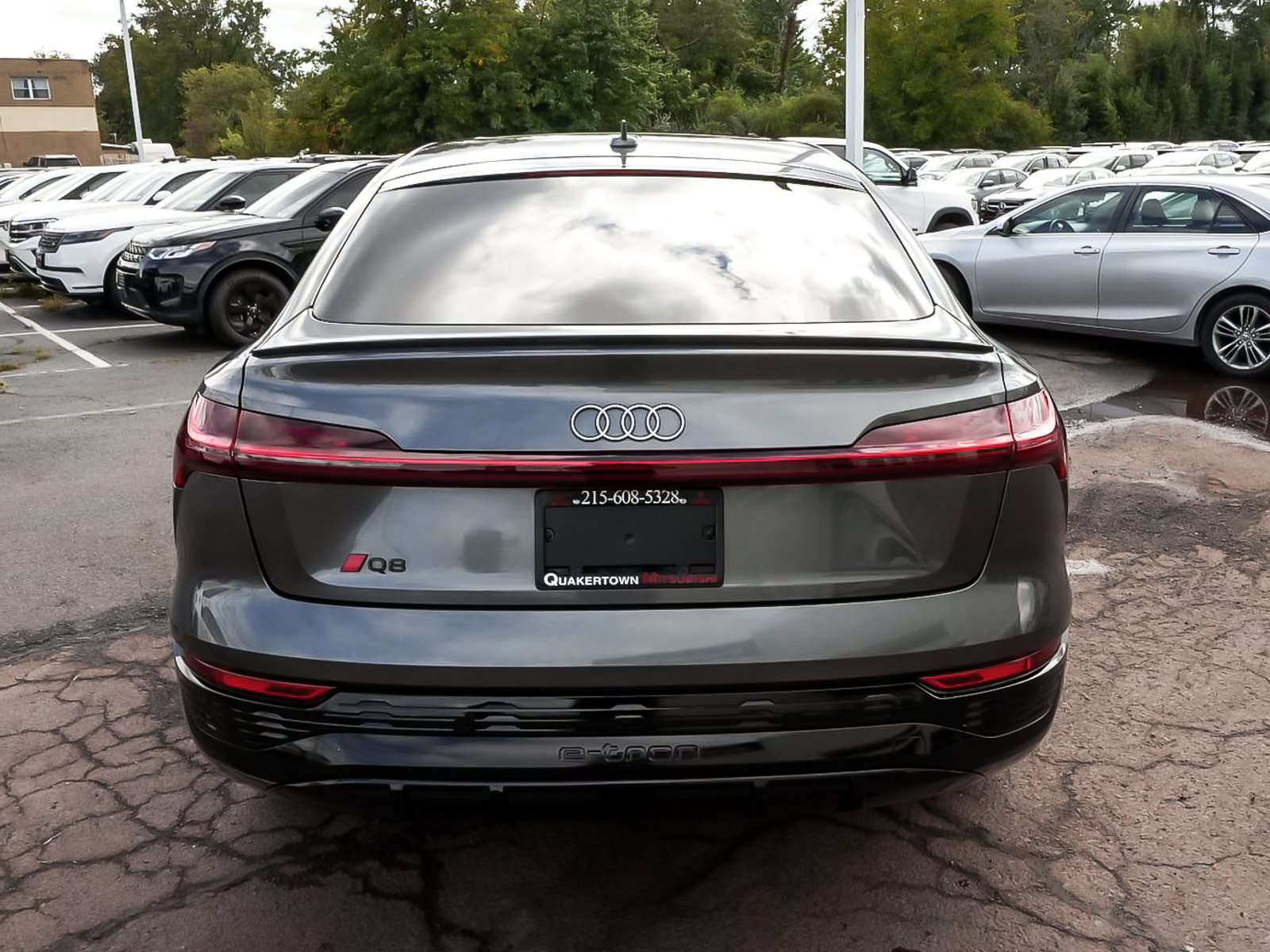 Used 2024 Audi Q8 e-tron Premium Plus w/ Premium Plus Package AWD/4WD image 5