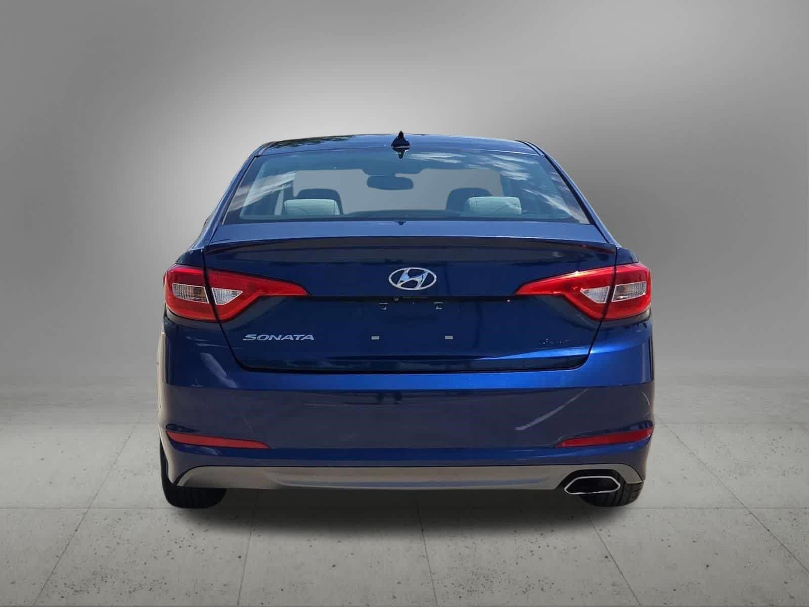 Used 2015 Hyundai Sonata SE w/ Option Group 09 FWD image 5