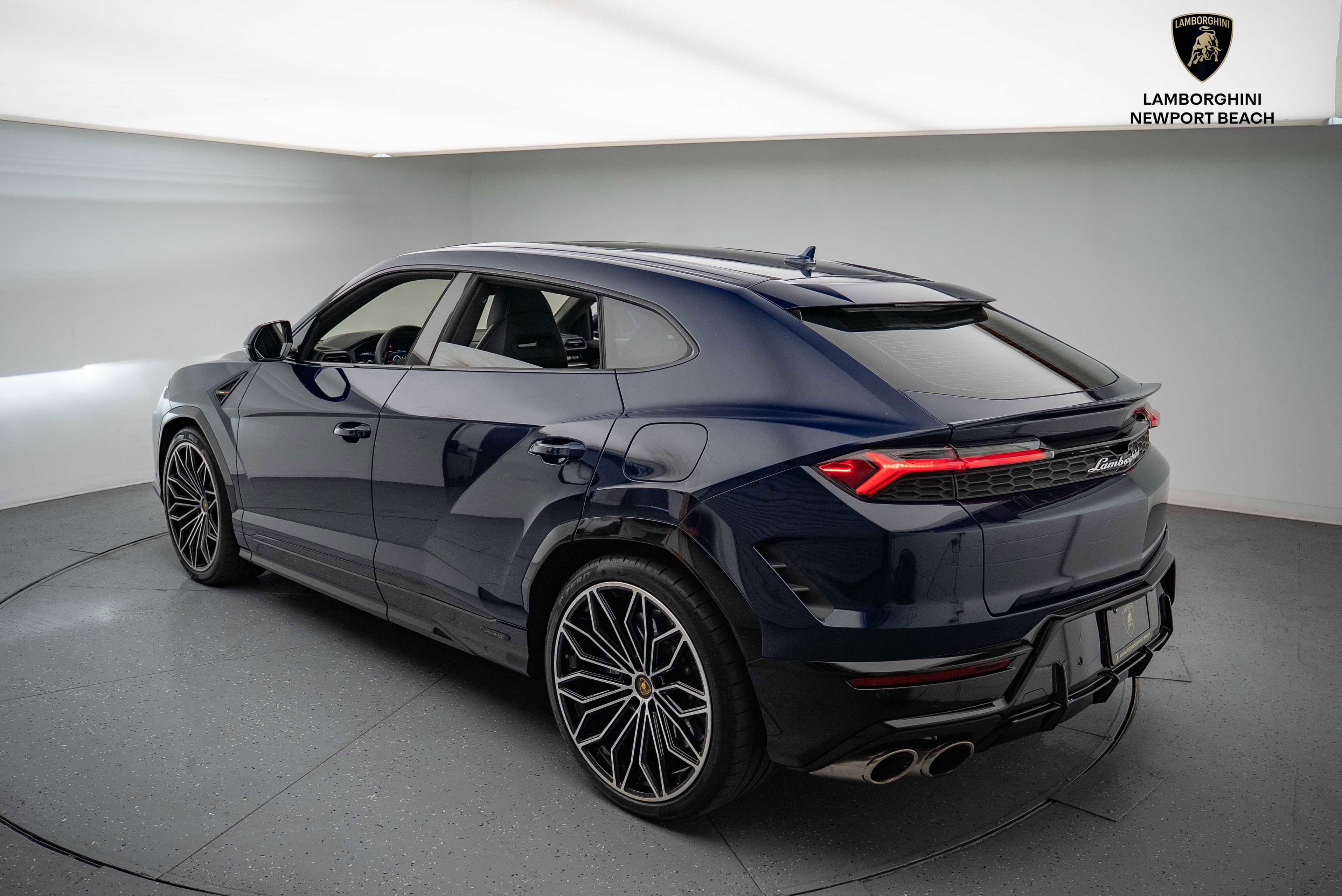 Used 2025 Lamborghini Urus SE image 4