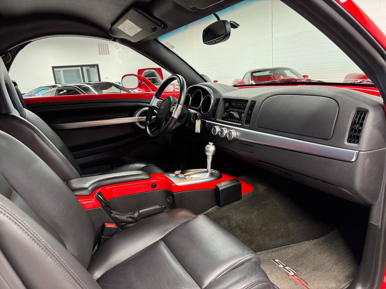 Used 2003 Chevrolet SSR w/ Preferred Equipment Group RWD image 56