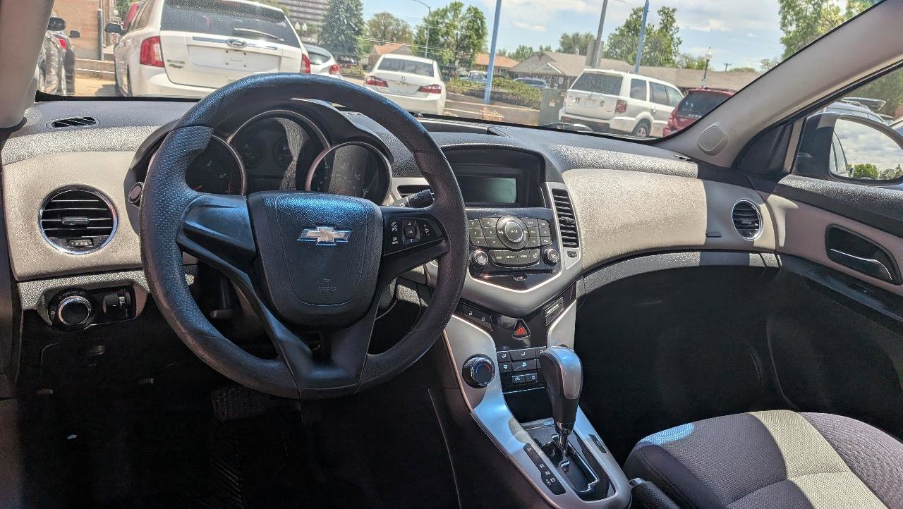 Used 2014 Chevrolet Cruze LS FWD image 11
