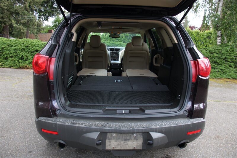 Used 2010 Chevrolet Traverse LTZ AWD/4WD image 19