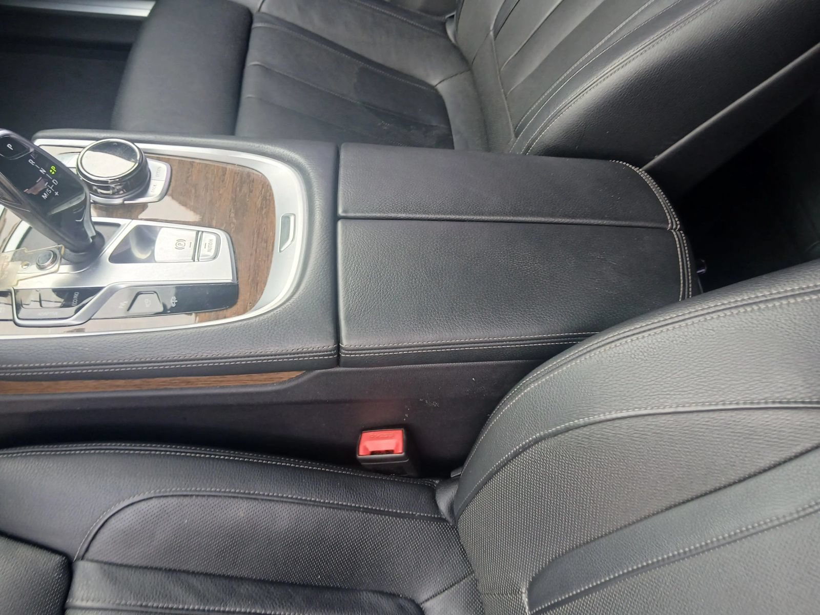 Used 2019 BMW 740i w/ Executive Package RWD image 8
