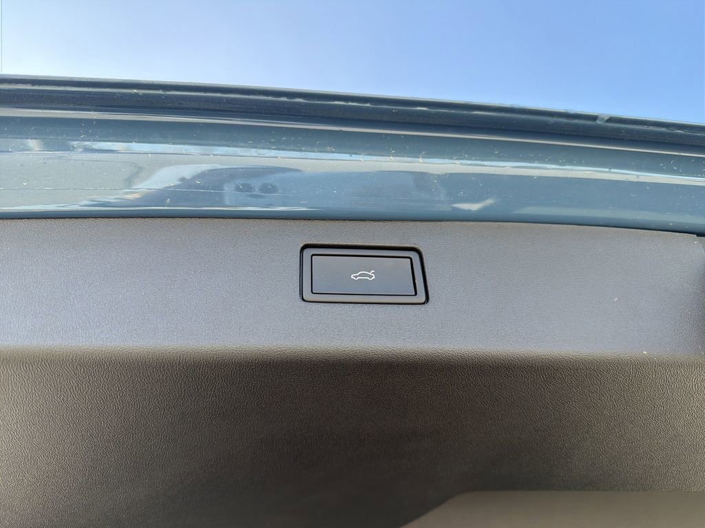 New 2026 Volkswagen Tiguan SE R-Line image 16