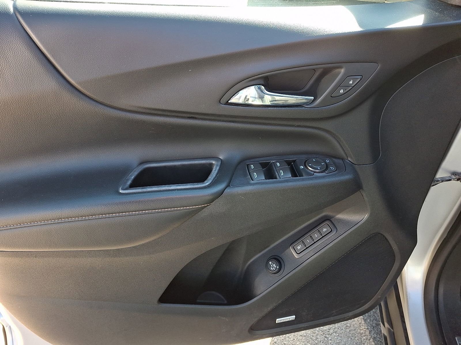 Used 2019 Chevrolet Equinox Premier image 12