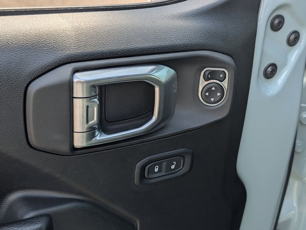 Used 2023 Jeep Wrangler Unlimited w/ Cold Weather Group image 6