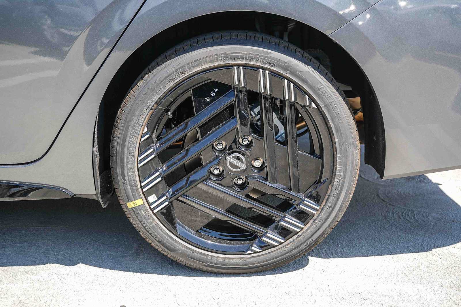 New 2027 Nissan Sentra SR w/ Floor Mat Package FWD image 10