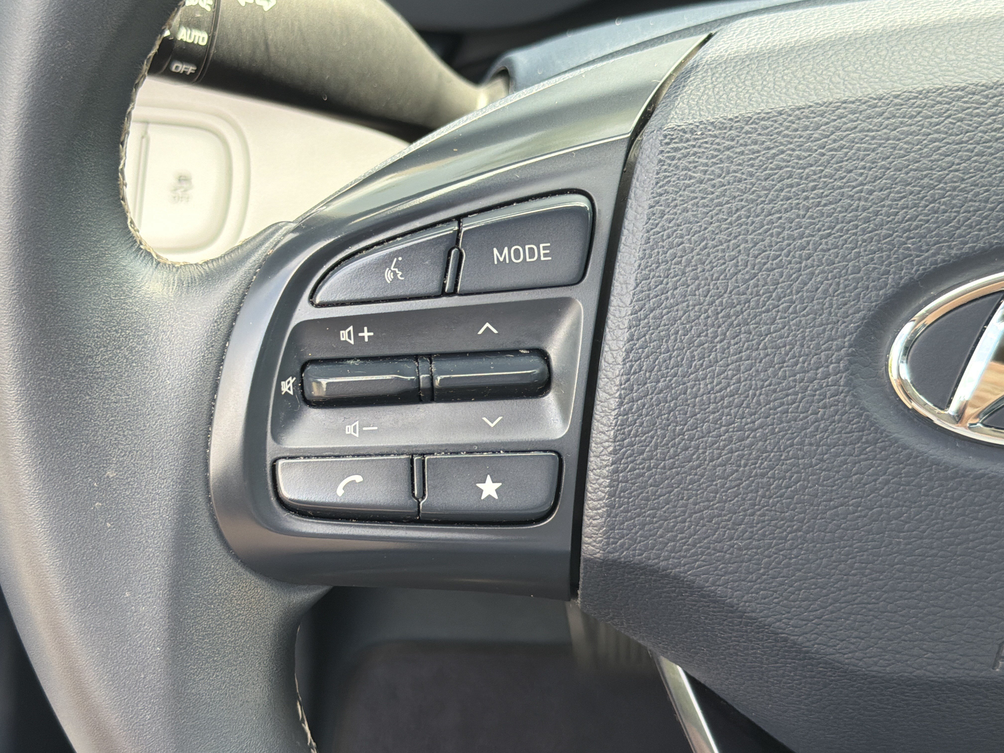 Used 2023 Hyundai Venue Limited FWD image 24