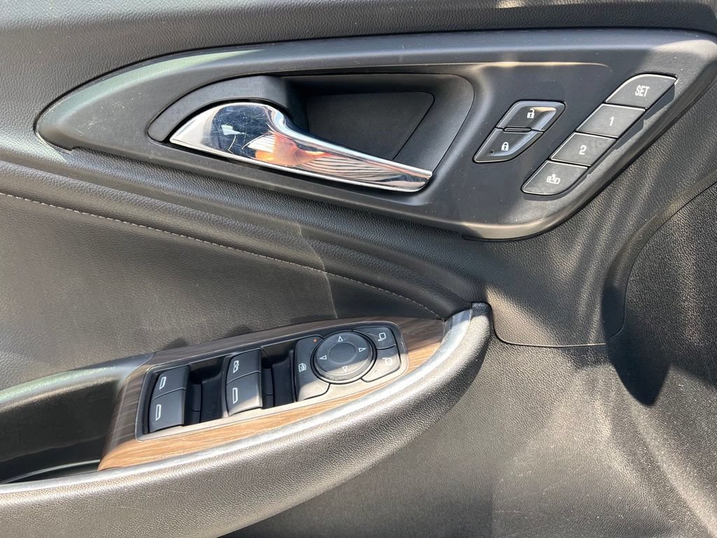 Used 2022 Chevrolet Malibu Premier FWD image 14