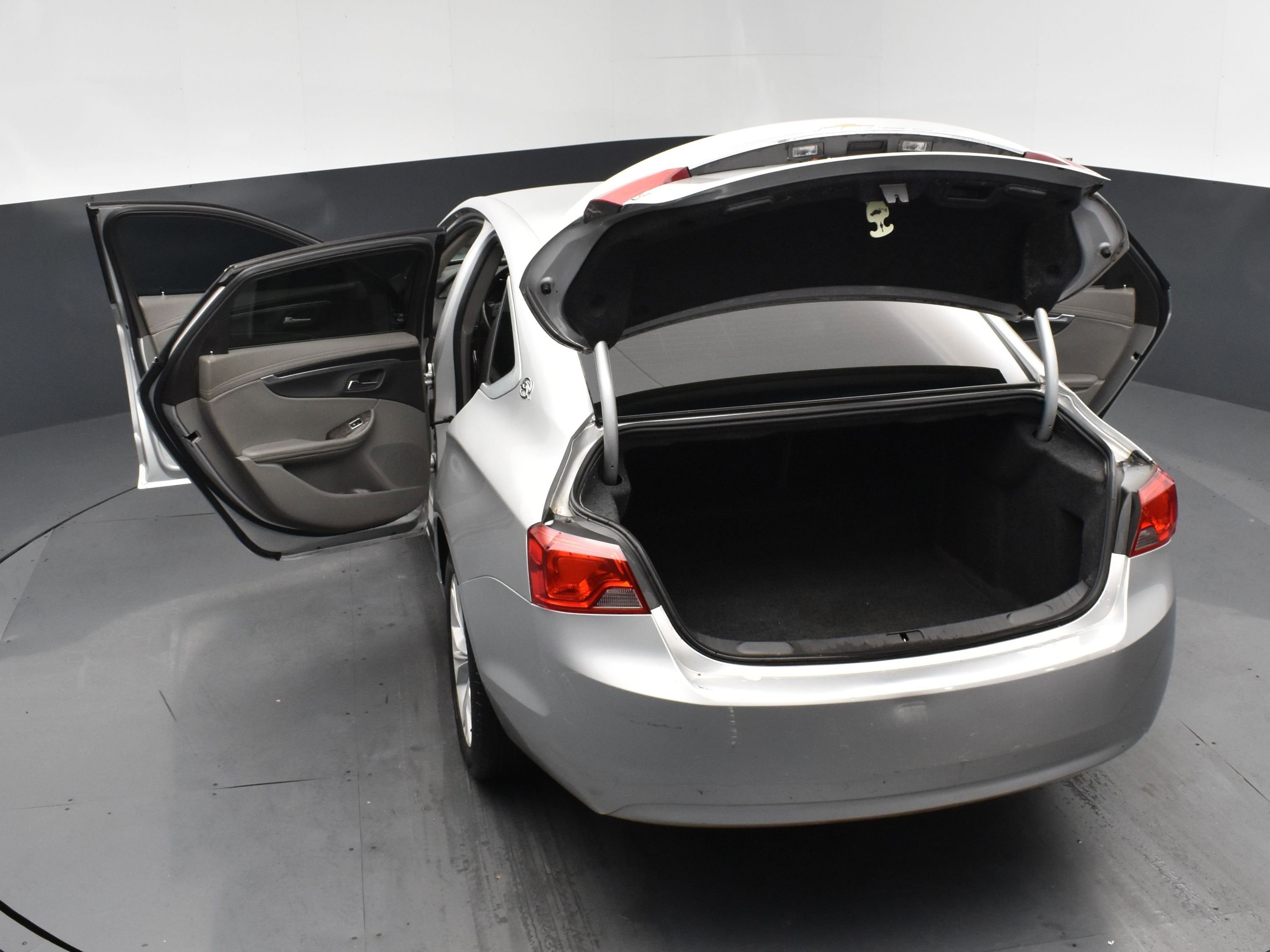 Used 2015 Chevrolet Impala LT image 23