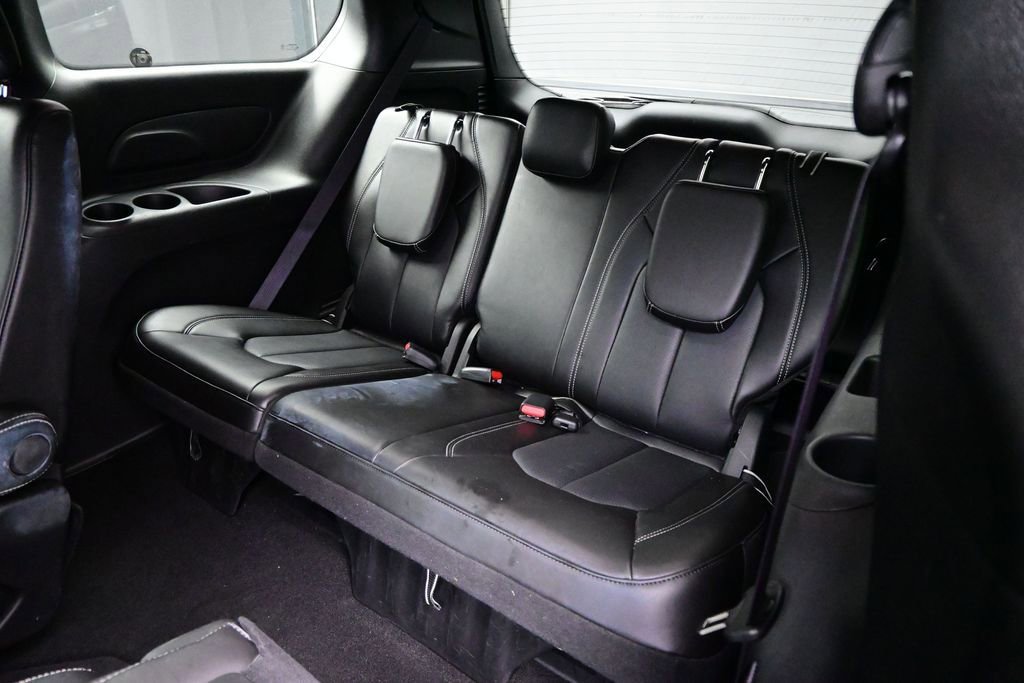 Used 2025 Chrysler Pacifica Select FWD image 12