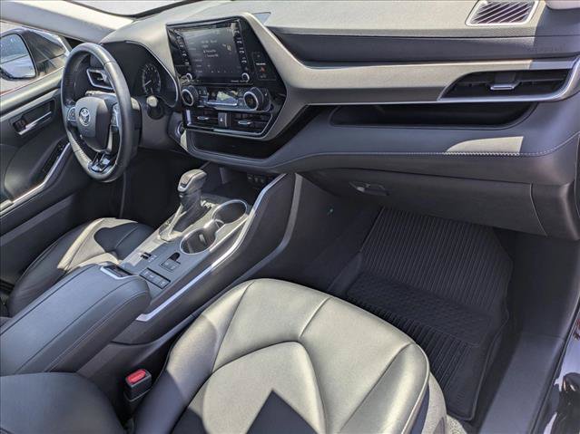 Used 2021 Toyota Highlander XLE FWD image 23