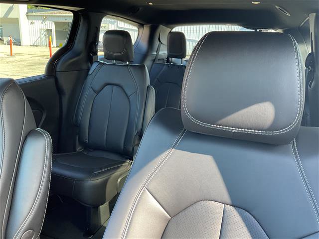New 2026 Chrysler Pacifica Select image 13