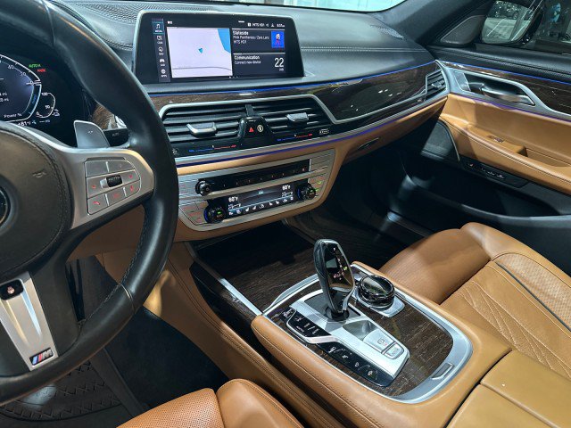 Used 2020 BMW 745e xDrive AWD/4WD image 4