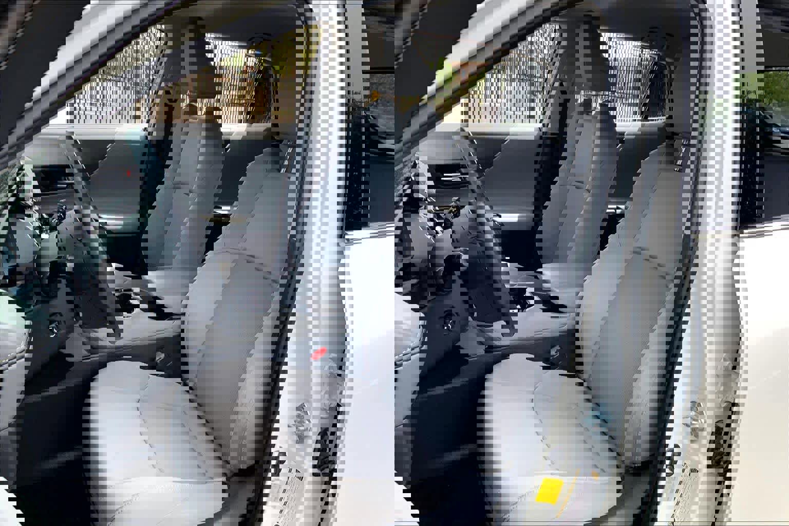 Used 2021 Toyota Venza LE w/ Carpet Mat Package (TMS) image 9