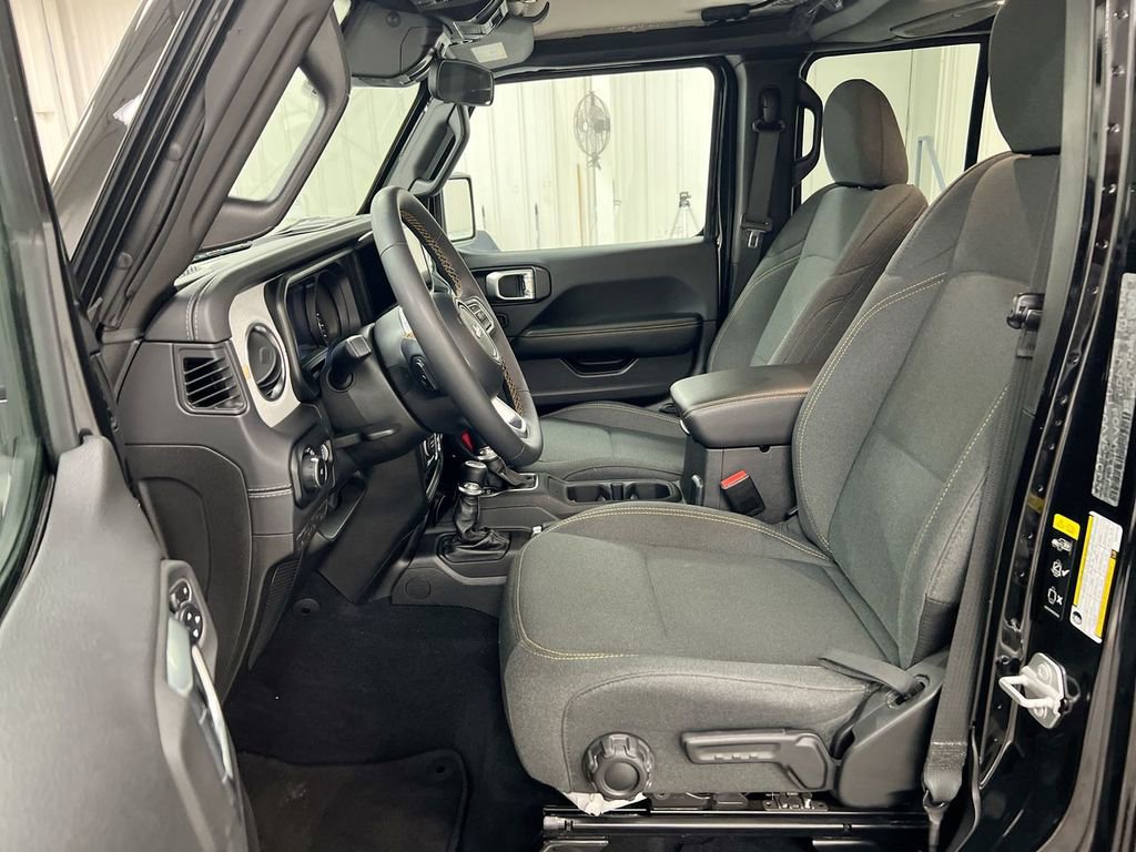 Used 2025 Jeep Wrangler Sahara image 19