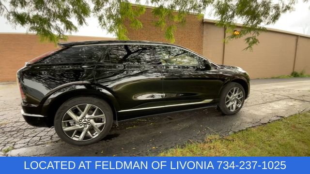Used 2025 Cadillac Optiq Luxury 2 AWD/4WD image 9
