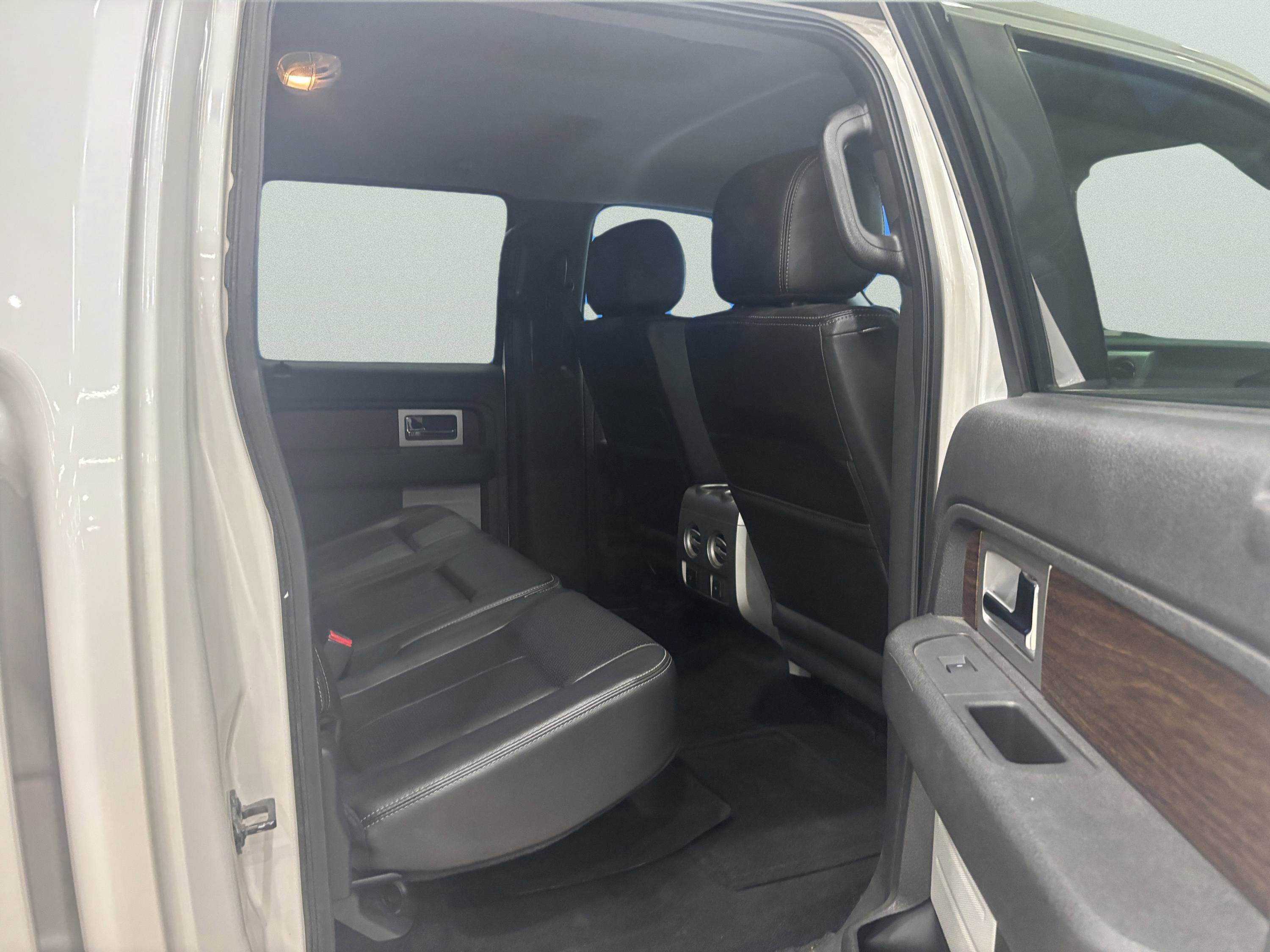 Used 2014 Ford F150 Lariat w/ Lariat Chrome Package image 14