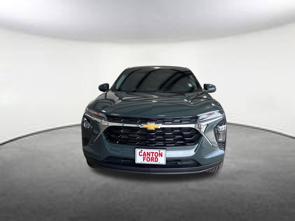 Used 2025 Chevrolet Trax LS w/ LS Convenience Package image 8