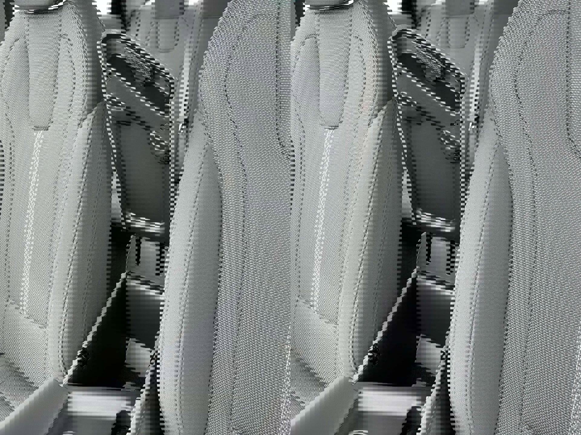 New 2025 Hyundai Elantra SE image 18