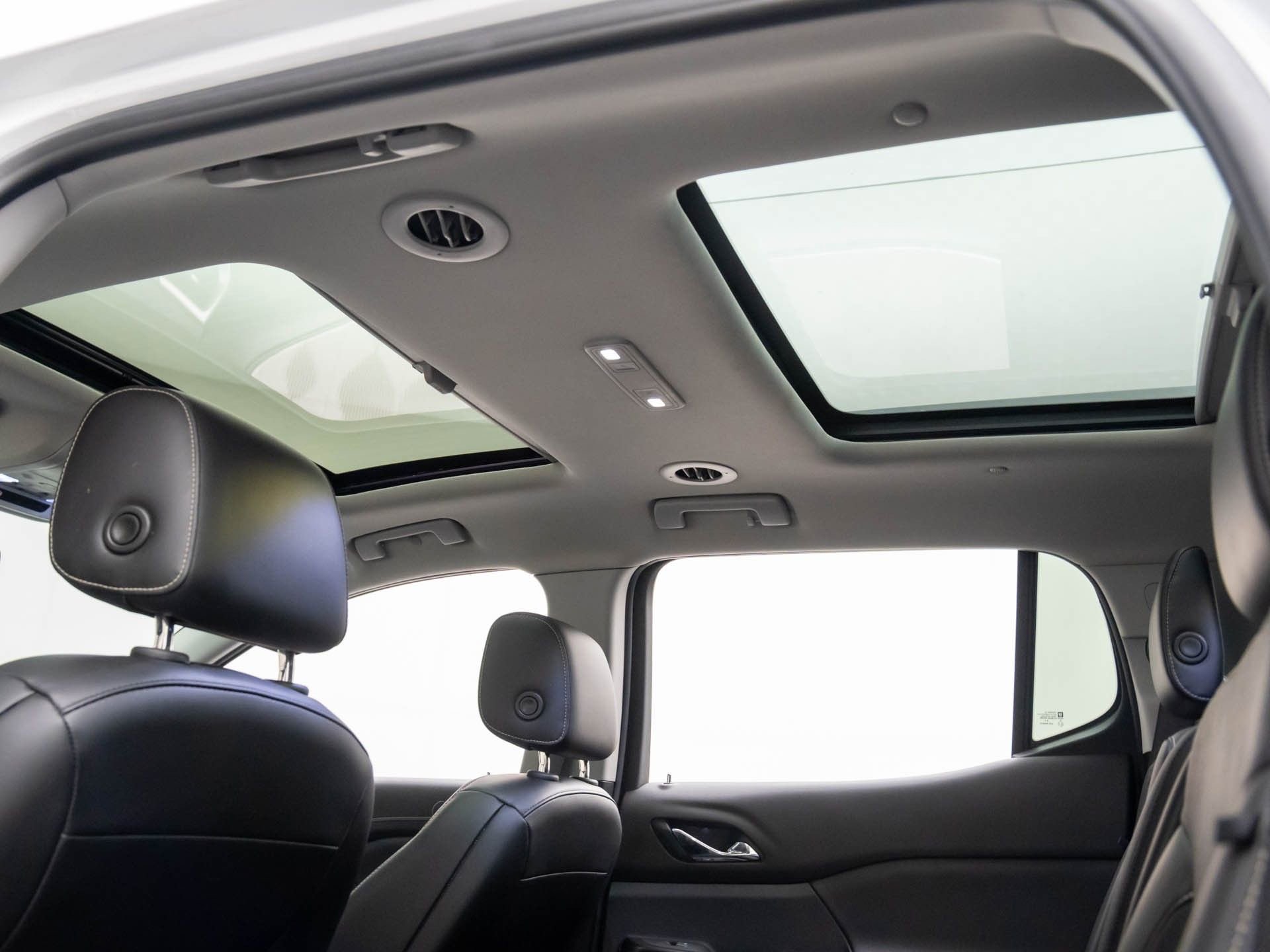 Used 2019 GMC Acadia SLT w/ LPO, Floor Liner Package image 18