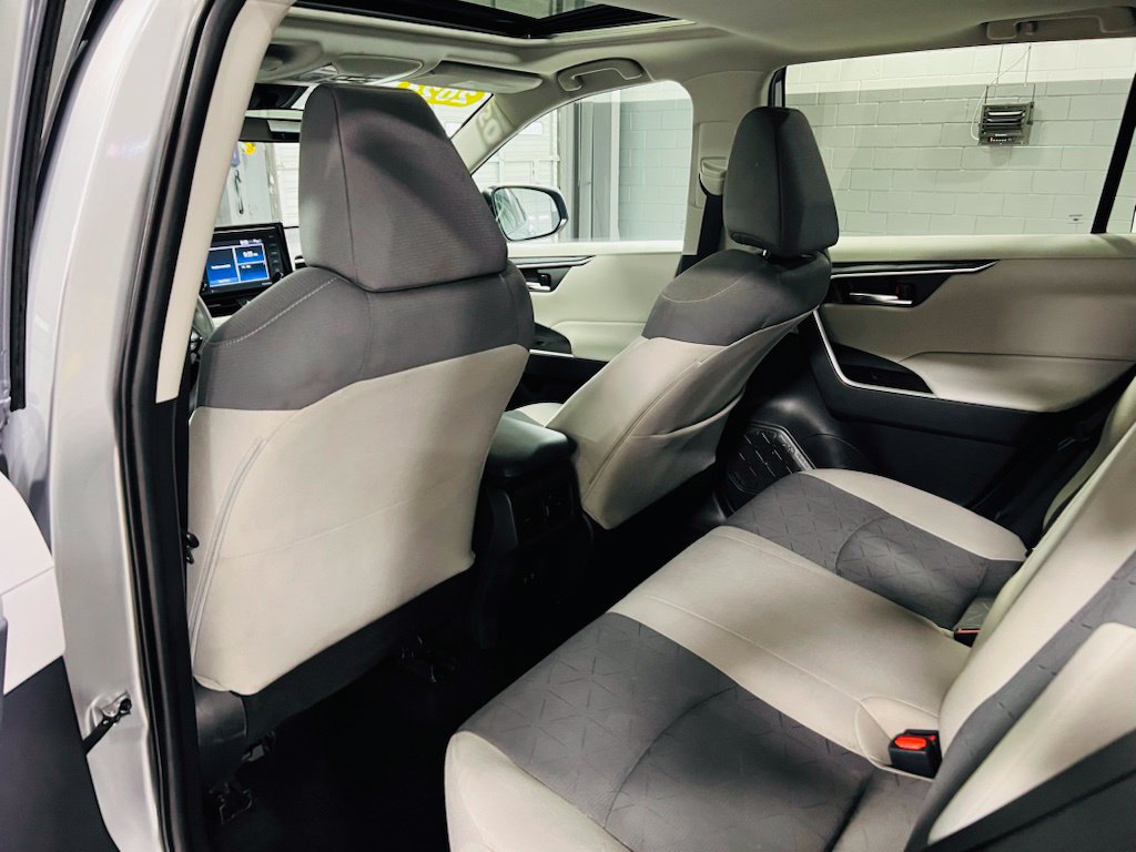 Used 2021 Toyota RAV4 XLE w/ Convenience Package FWD image 23