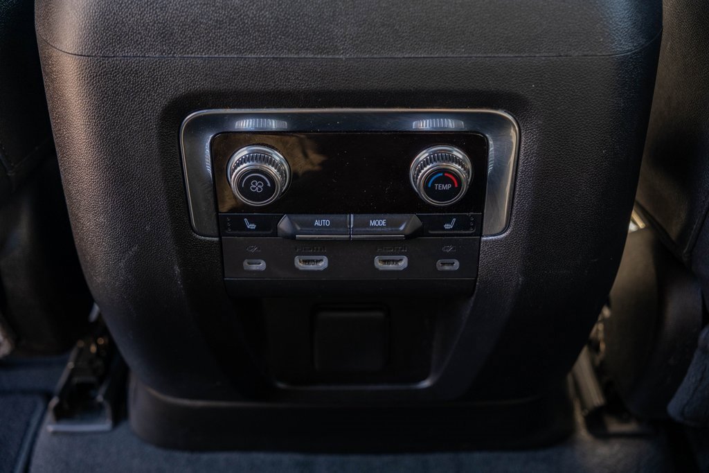 Used 2023 GMC Yukon XL SLT w/ SLT Premium Package image 18