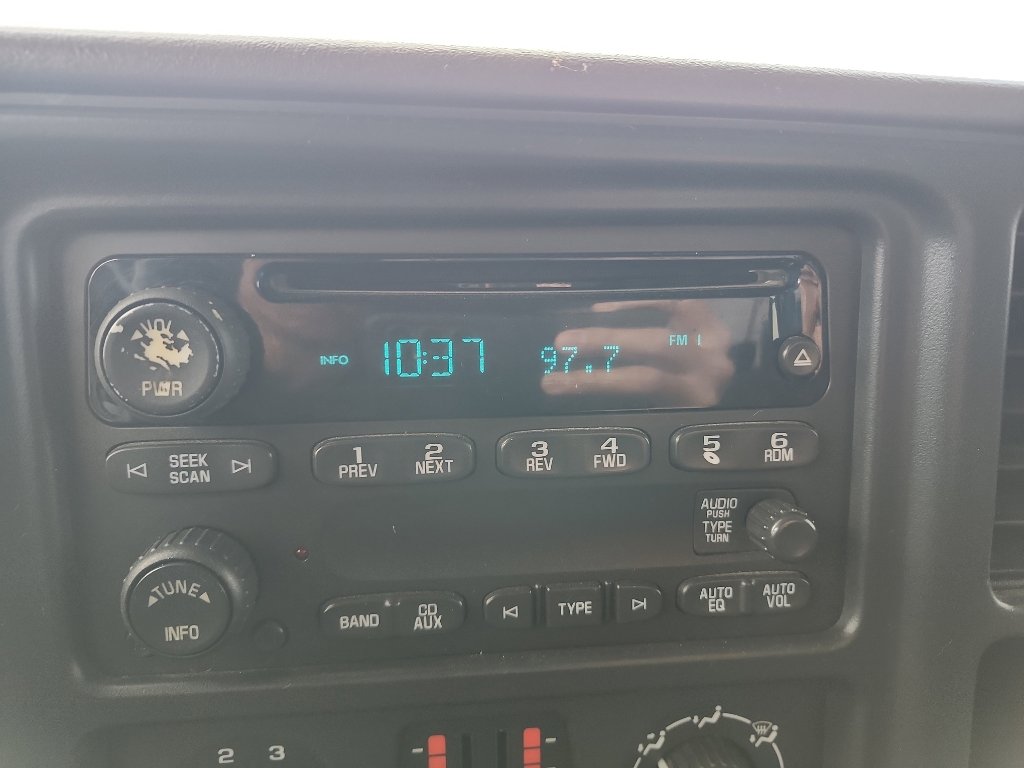 Used 2005 Chevrolet Silverado 2500 LS w/ Heavy-Duty Power Package image 22