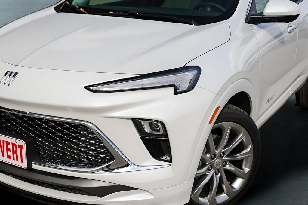 Used 2025 Buick Encore GX Avenir w/ Avenir Technology Package FWD image 19