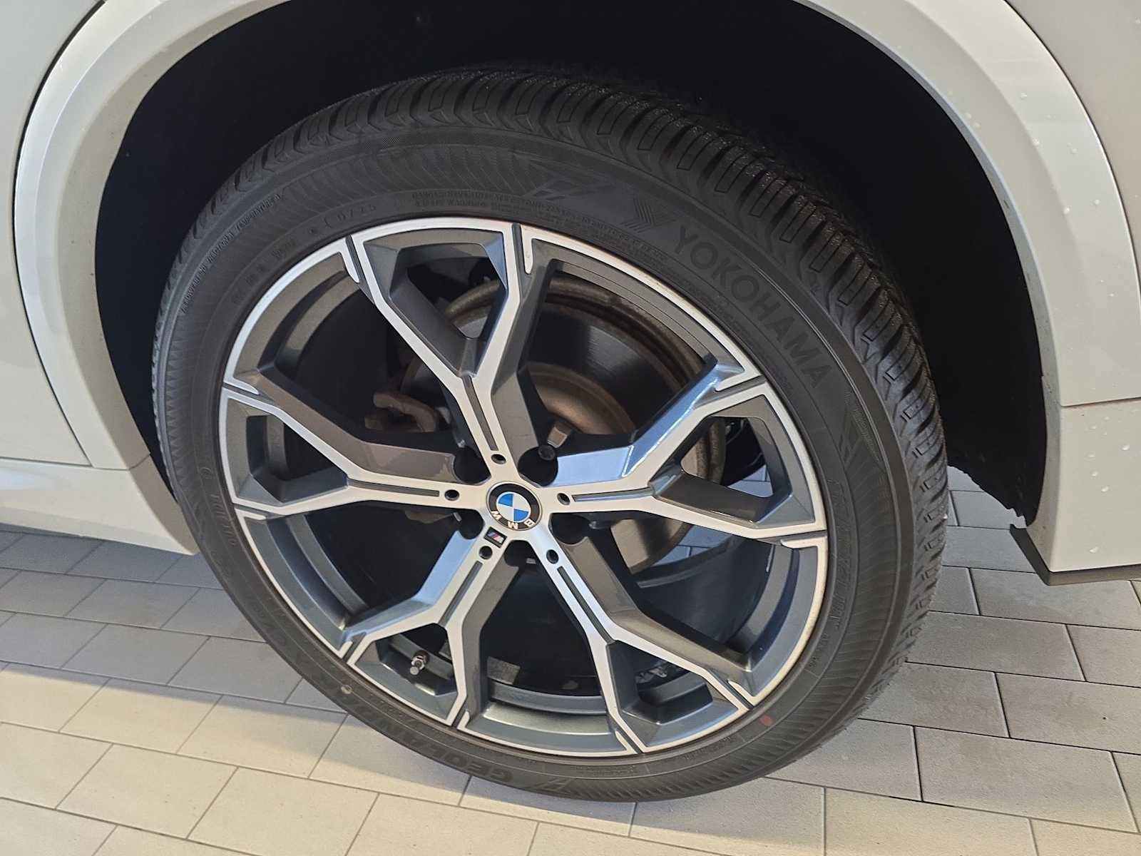 Used 2020 BMW X5 xDrive40i w/ M Sport Package AWD/4WD image 4