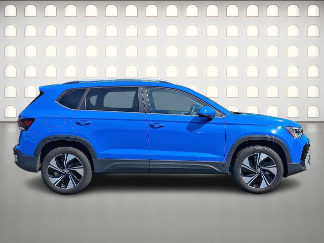 Used 2025 Volkswagen Taos SE w/ Panoramic Sunroof Package AWD/4WD image 7