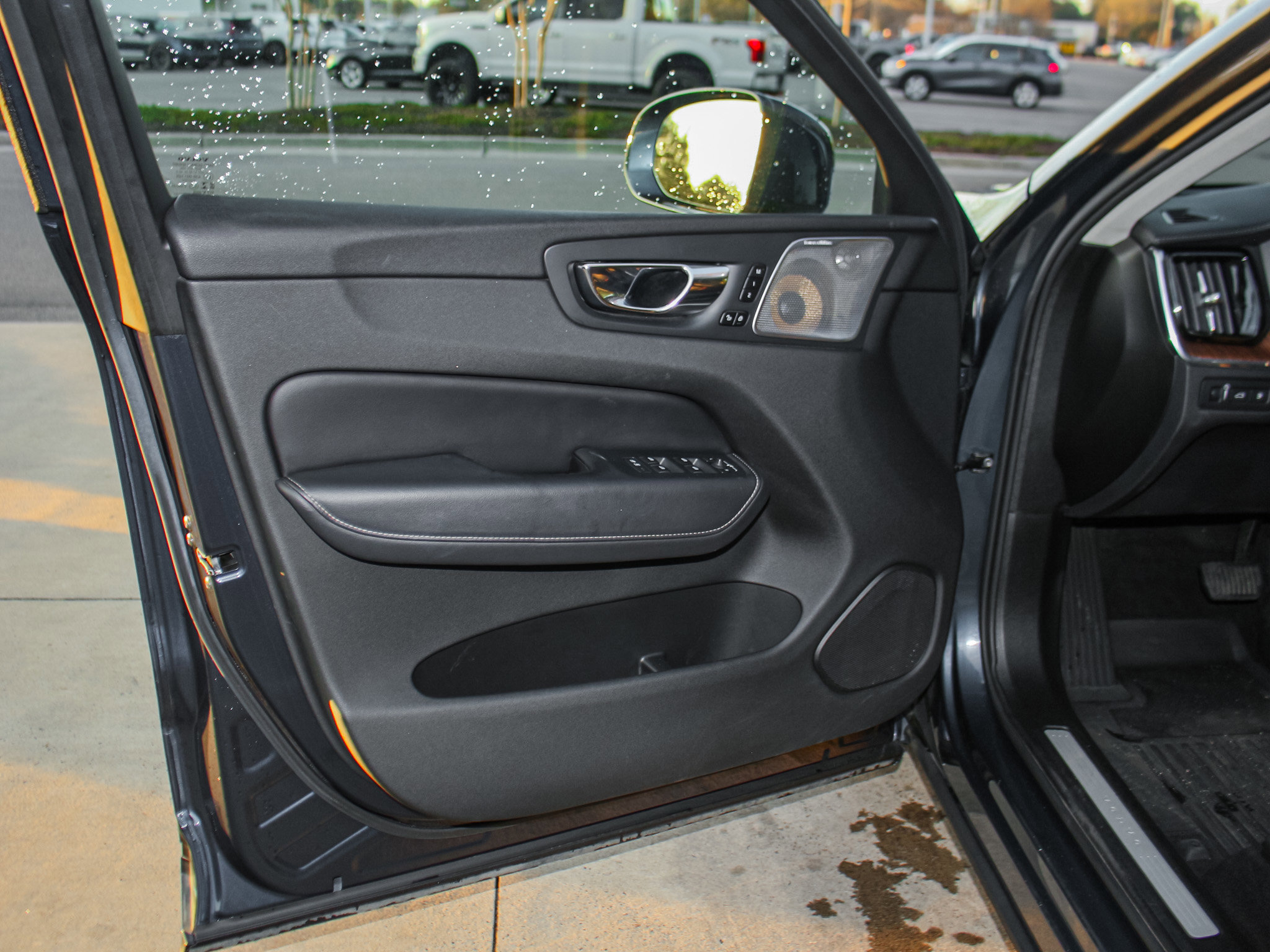 Used 2019 Volvo XC60 T8 Inscription w/ Advanced Package AWD/4WD image 14