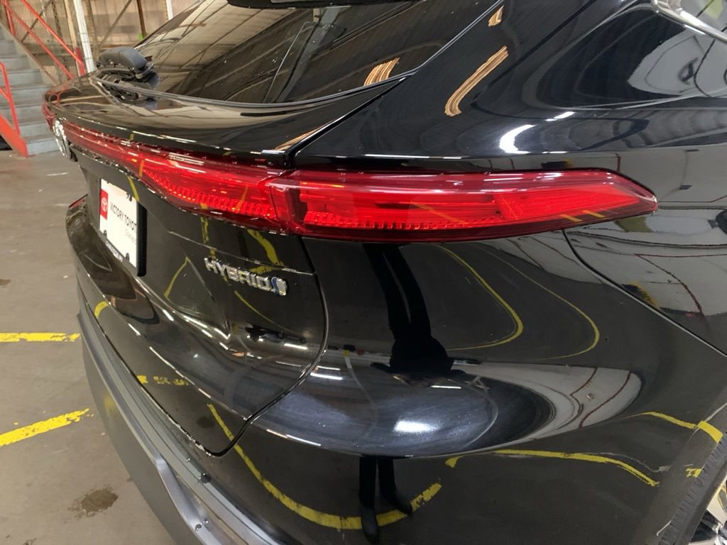 Used 2021 Toyota Venza LE image 30