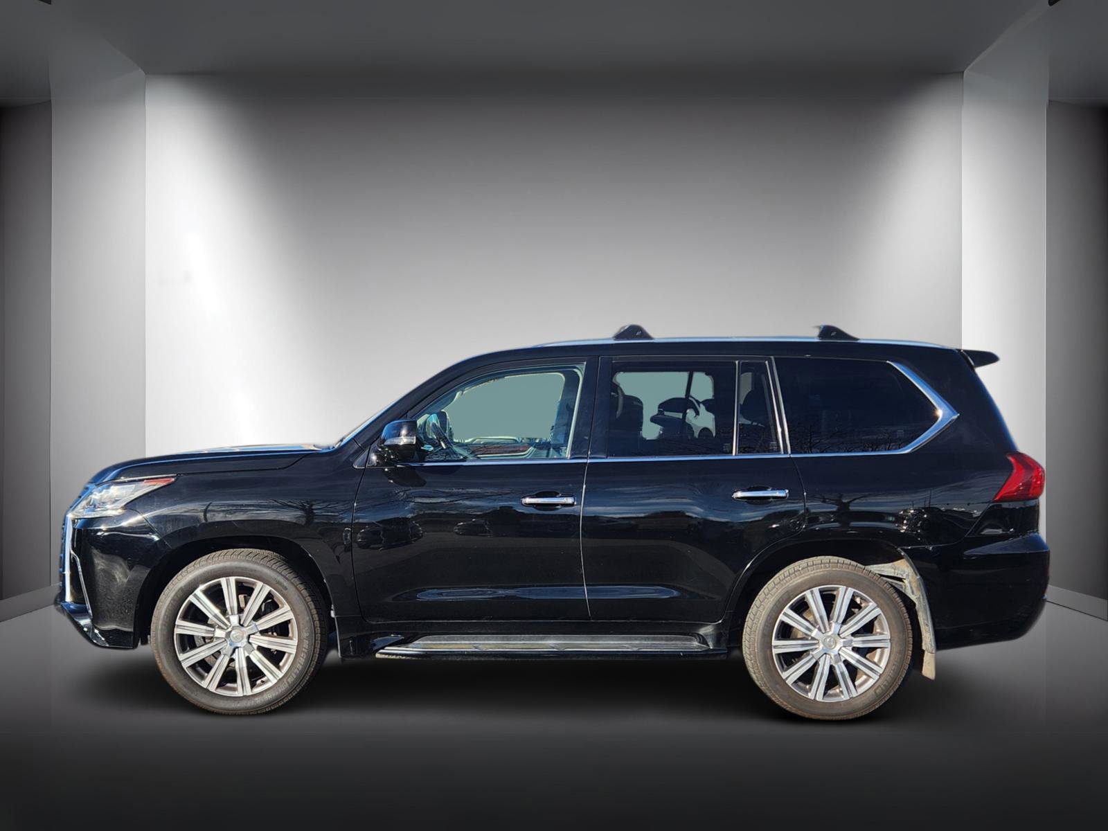 Used 2017 Lexus LX 570 4WD w/ Luxury Package image 2